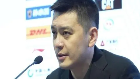 “辟谣：利兹联签约霍伊伦传闻无根据，球员意向续约曼联”